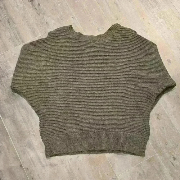 Proof Apparel Green Sweater With Button Detail - Picture 6 of 7